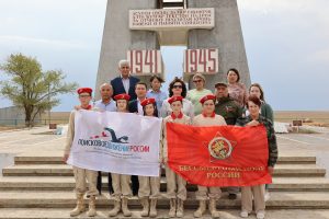 Астраханские и калмыцкие патриоты на торжественном мероприятие в поселке Хулхута